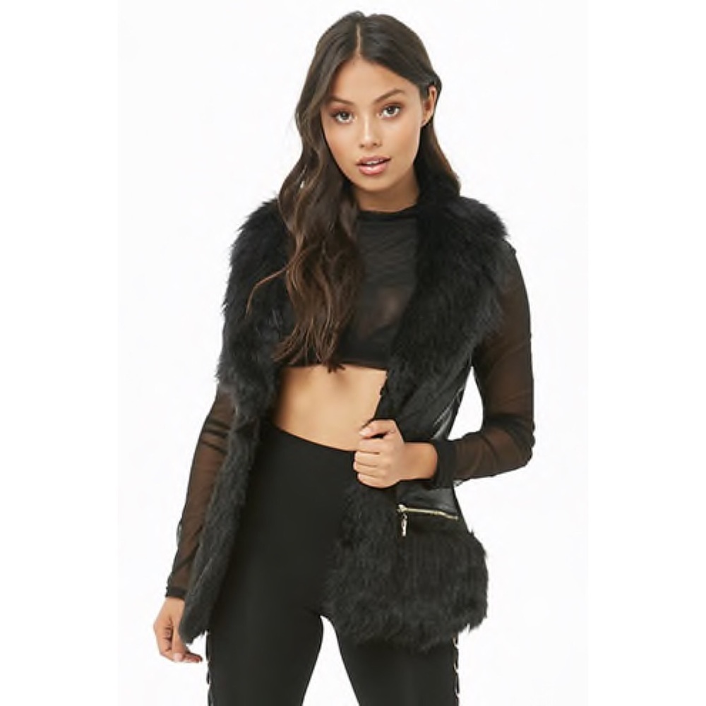 🆕 •F21• faux fur vest
